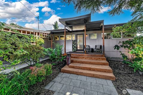 Photo of 123 N 40th Street, Seattle, WA 98103 (MLS # 2427293)