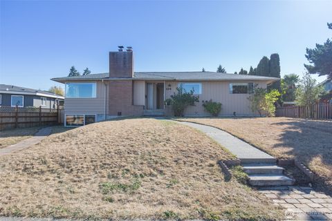 Photo of 124 Fogarty Avenue, Port Angeles, WA 98362 (MLS # 2438278)