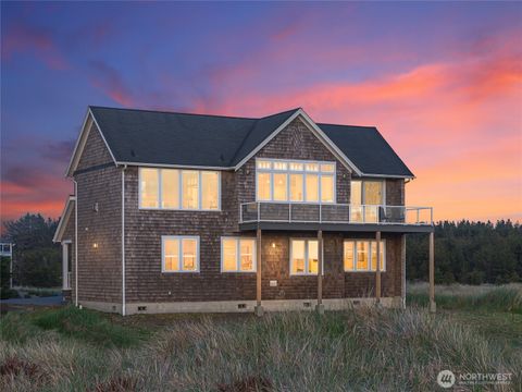313 N 19th Street Long Beach WA 98631