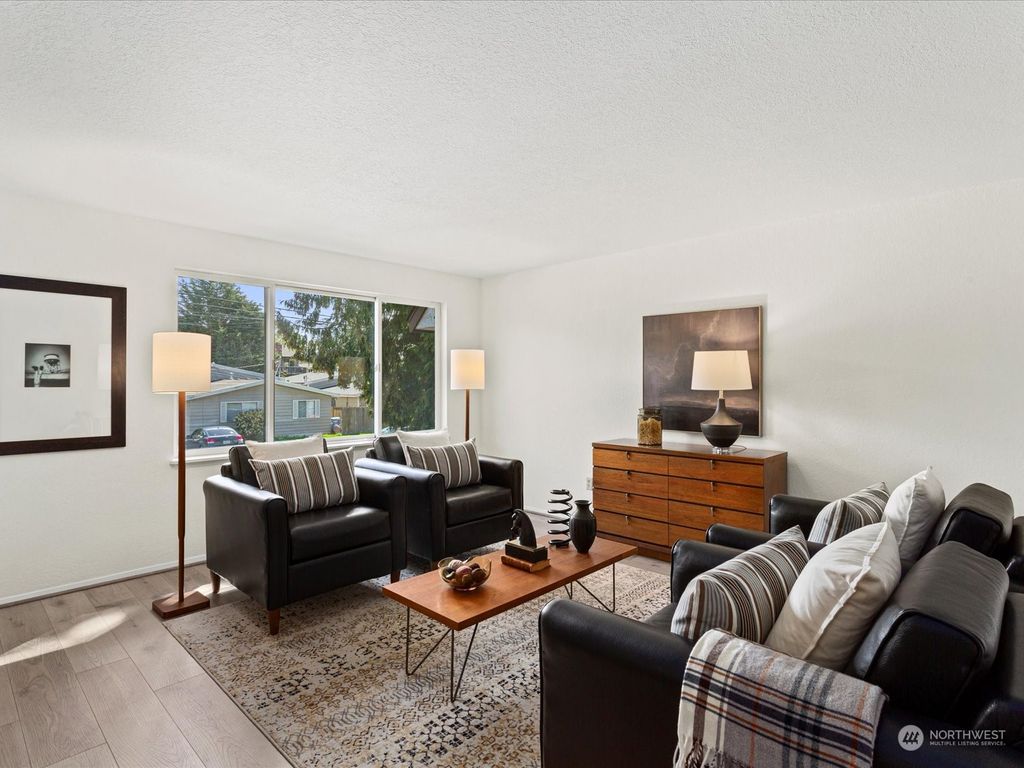 Photo of 9715 Woodlawn Avenue N, Seattle, WA 98103 (MLS # 2054370)