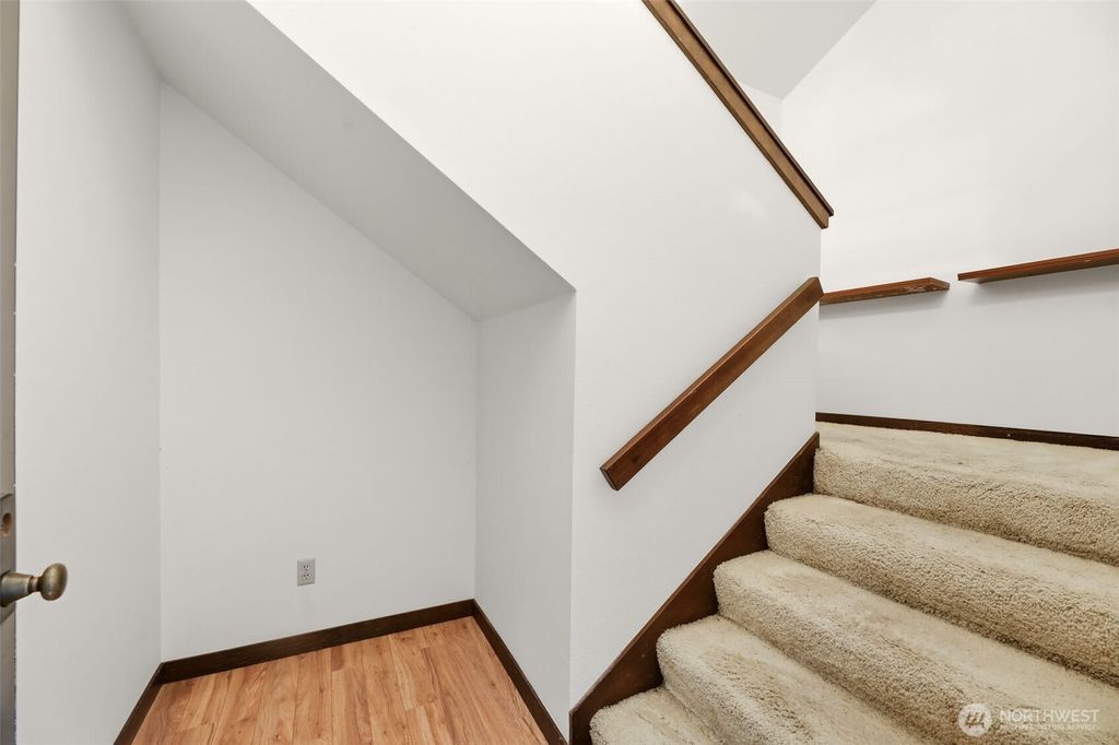 Photo of 6124 NE 140th Street #M5, Seattle, WA 98125 (MLS # 2548720)
