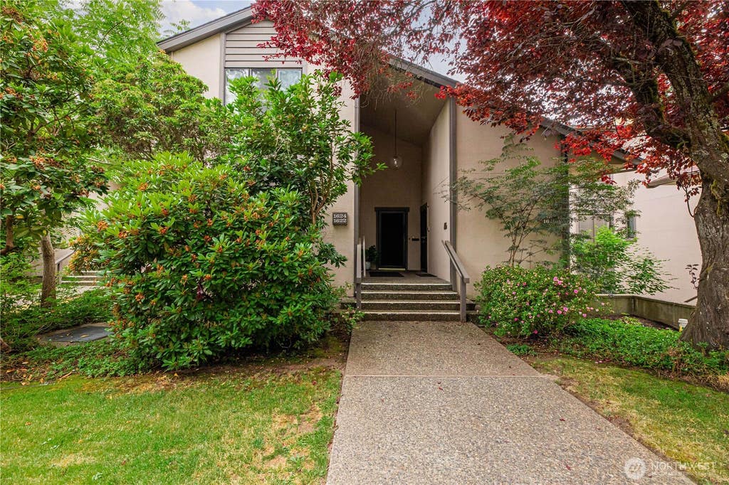 Photo of 6124 NE 140th Street #M5, Seattle, WA 98125 (MLS # 2548720)