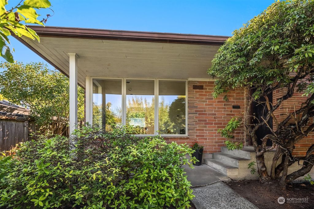 Photo of 5217 Ivanhoe Place NE, Seattle, WA 98105 (MLS # 2149133)