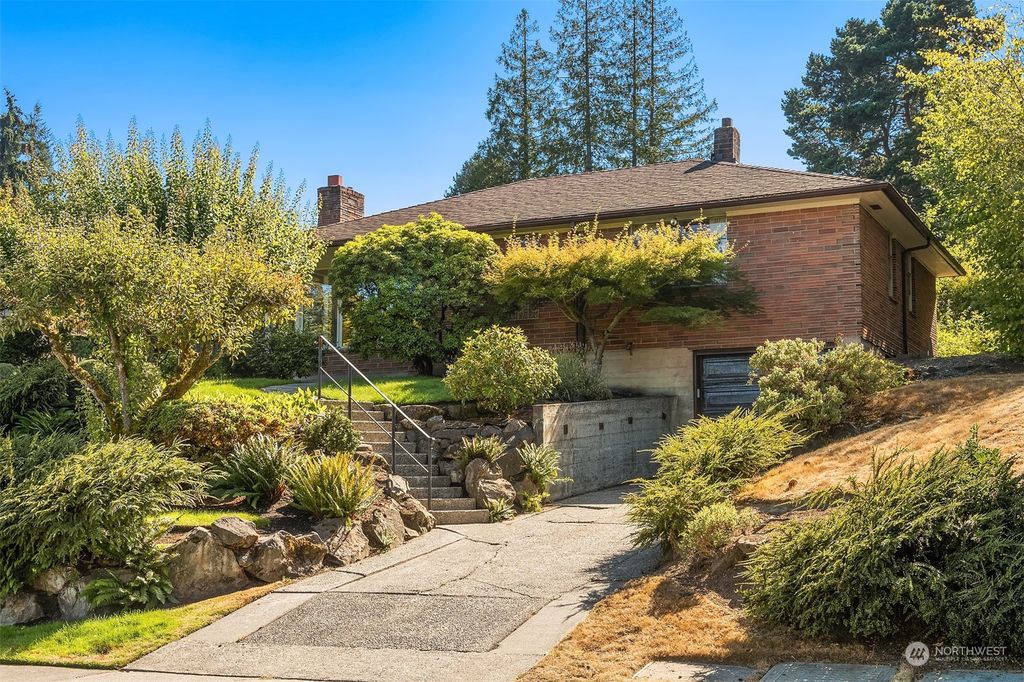 Photo of 5217 Ivanhoe Place NE, Seattle, WA 98105 (MLS # 2149133)