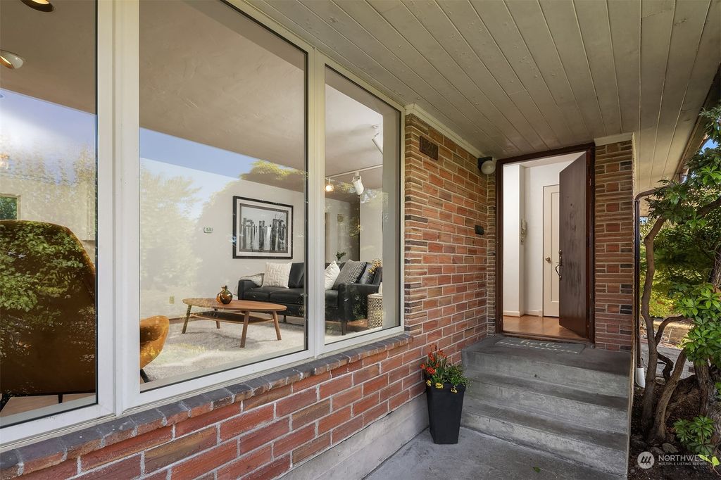 Photo of 5217 Ivanhoe Place NE, Seattle, WA 98105 (MLS # 2149133)