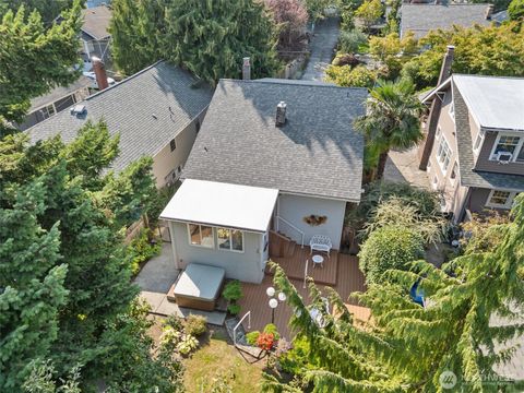 Photo of 4618 1st Avenue NE, Seattle, WA 98105 (MLS # 2457082)