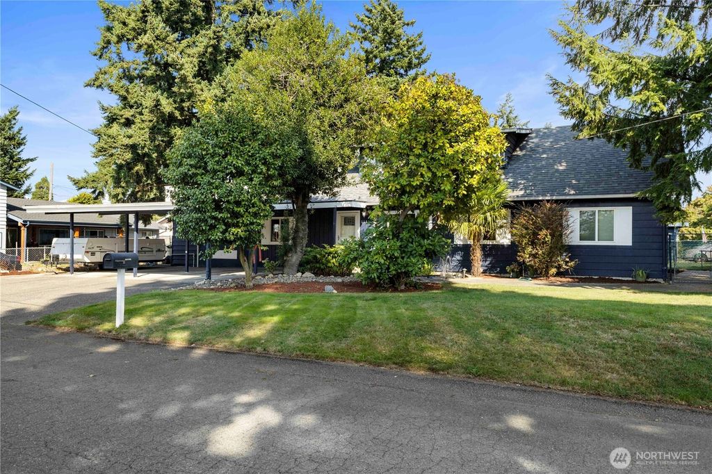 Photo of 25916 18th Avenue S, Des Moines, WA 98198 (MLS # 2425726)