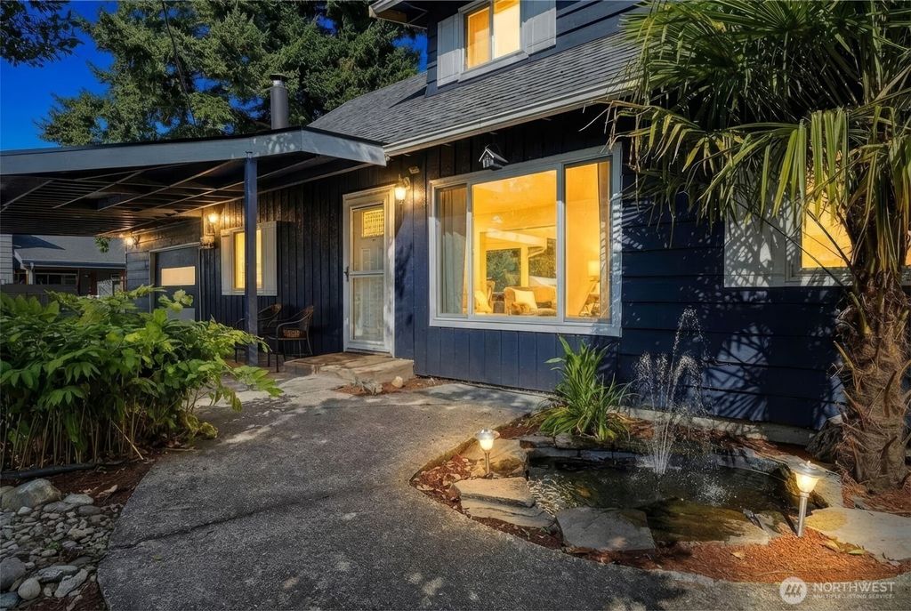 Photo of 25916 18th Avenue S, Des Moines, WA 98198 (MLS # 2425726)