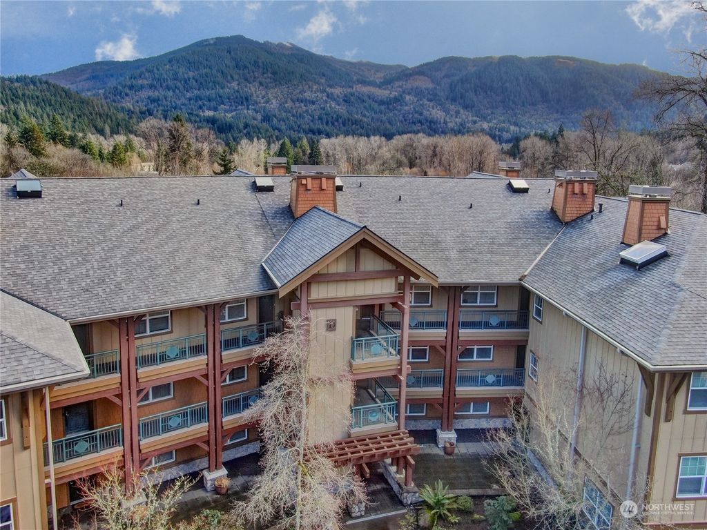 Photo of 1000 Cabin Creek Lane SW #D107, Issaquah, WA 98027 (MLS # 2039673)