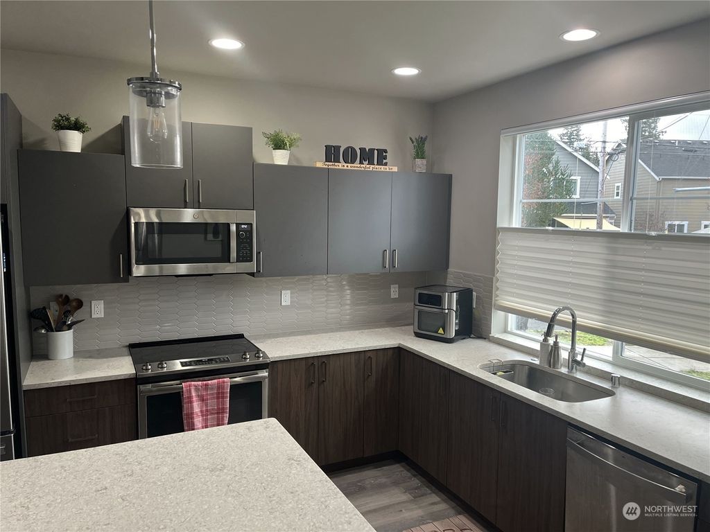 Photo of 14520 Jefferson Way #B5, Lynnwood, WA 98087 (MLS # 2188686)