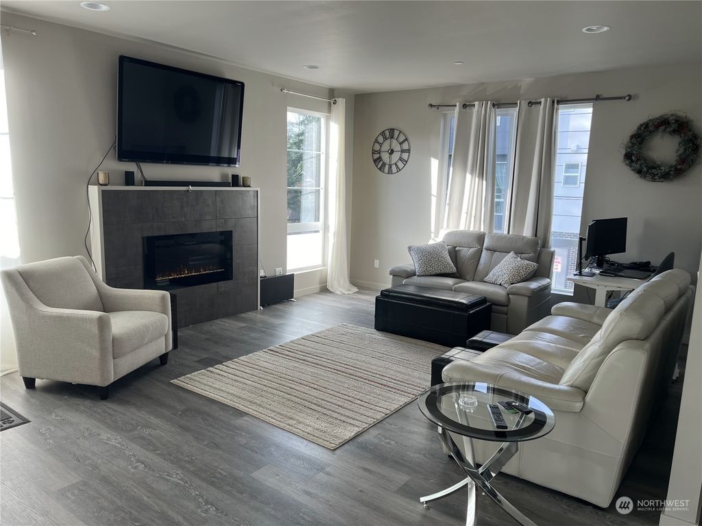 Photo of 14520 Jefferson Way #B5, Lynnwood, WA 98087 (MLS # 2188686)