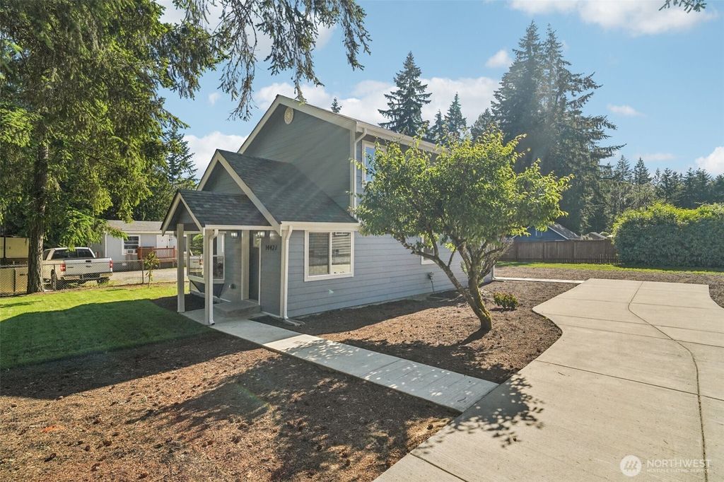 Photo of 14427 156th Avenue SE, Renton, WA 98059 (MLS # 2402317)
