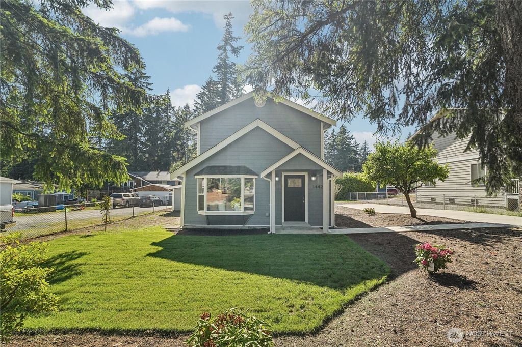 Photo of 14427 156th Avenue SE, Renton, WA 98059 (MLS # 2402317)