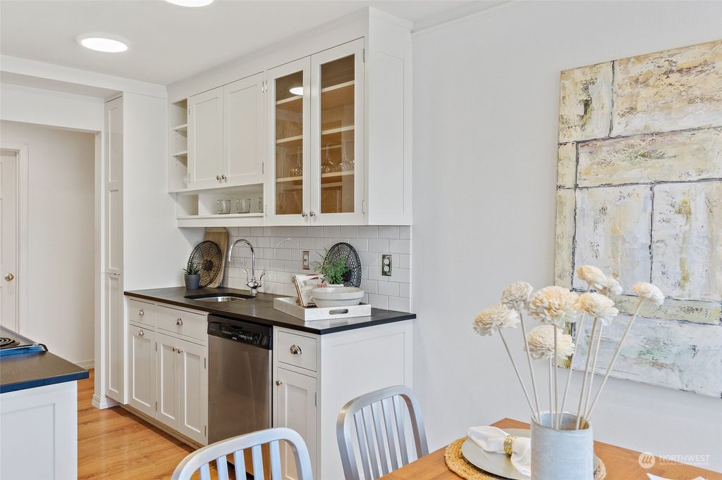 Photo of 1000 NE 88th Street #203, Seattle, WA 98115 (MLS # 2180088)