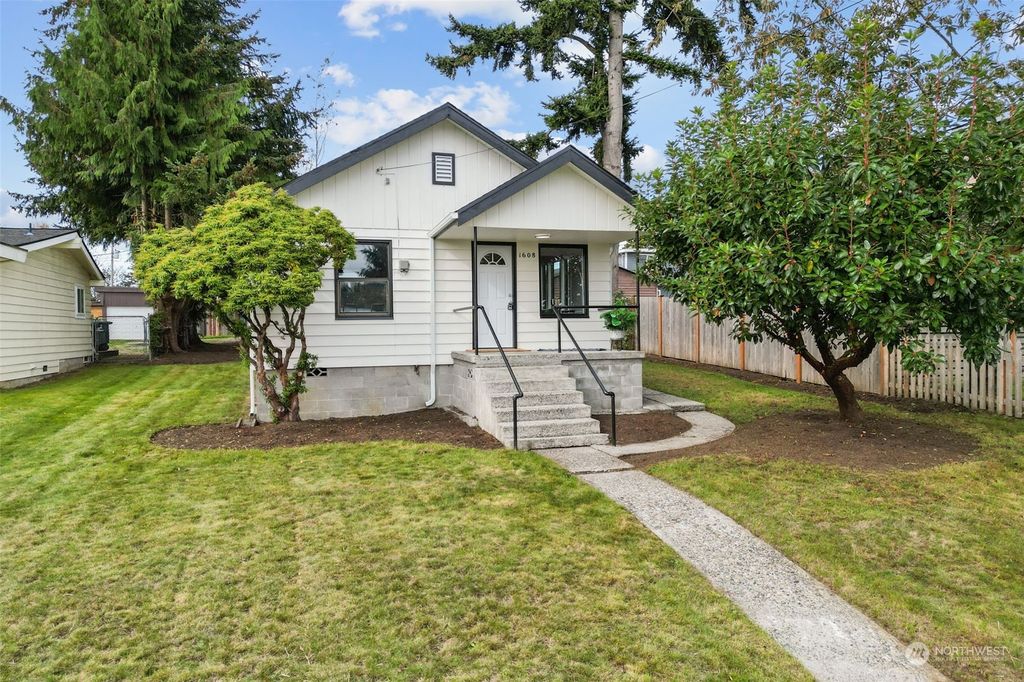 Photo of 1608 Cedar Street, Everett, WA 98201 (MLS # 2288783)