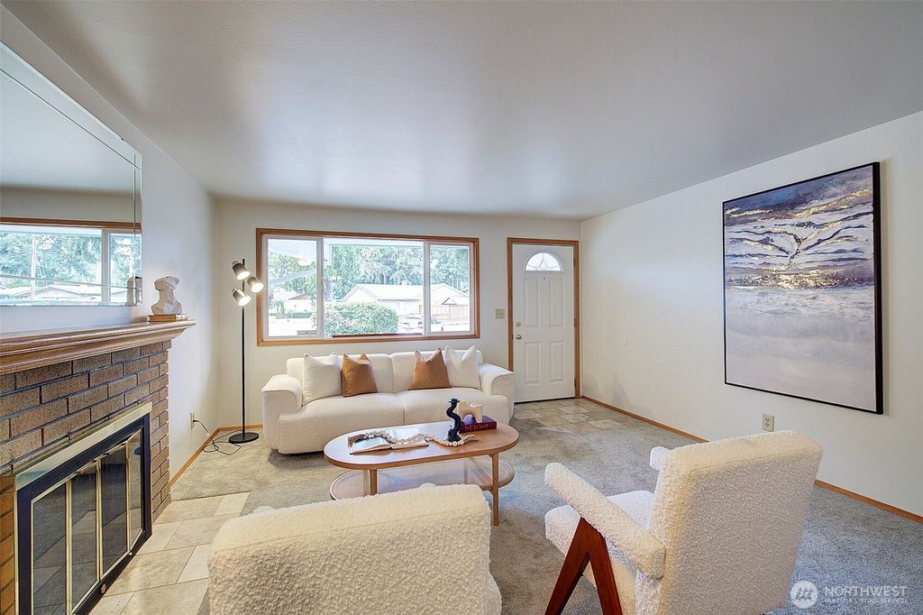 Photo of 14200 105th Avenue NE, Kirkland, WA 98034 (MLS # 2416308)