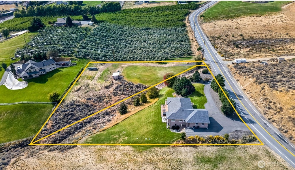 Photo of 2350 10th Street NE, East Wenatchee, WA 98802 (MLS # 2586371)