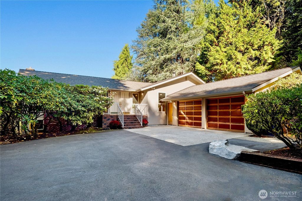 Photo of 860 SW 174th Street, Normandy Park, WA 98166 (MLS # 2445988)