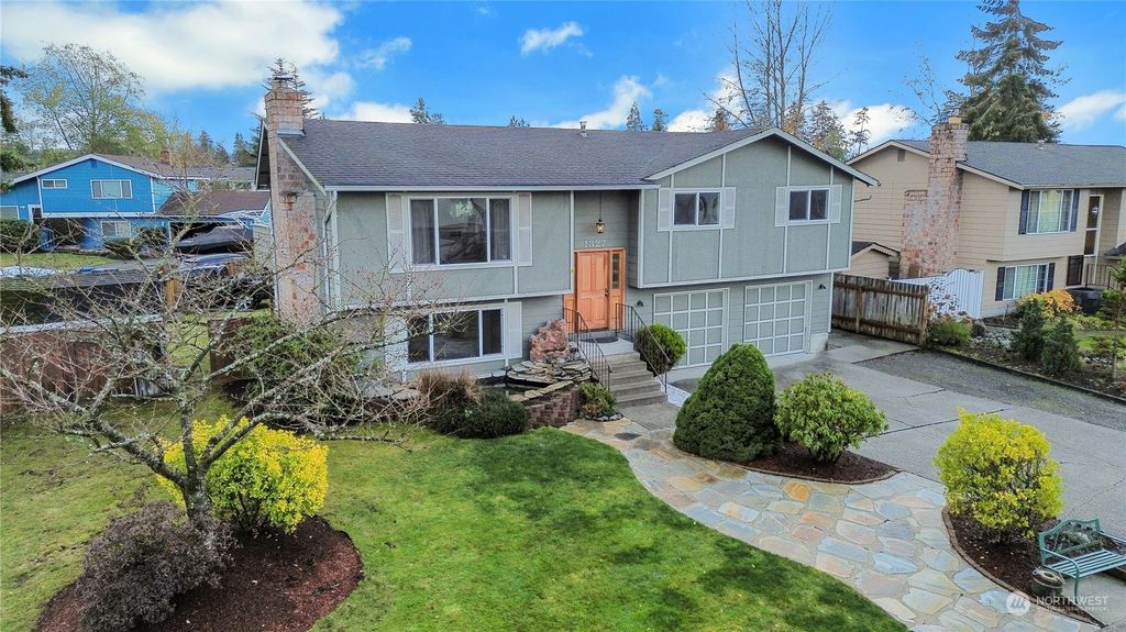 Photo of 1327 S 275th Place, Des Moines, WA 98198 (MLS # 2317550)