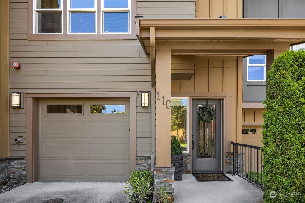 Photo of 900 228th Avenue NE #11C, Sammamish, WA 98074 (MLS # 2269221)