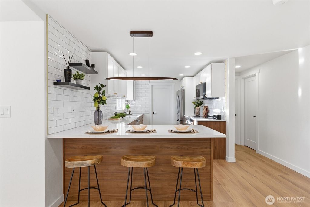 Photo of 8505 Bridgeport Way SW, Lakewood, WA 98499 (MLS # 2469898)