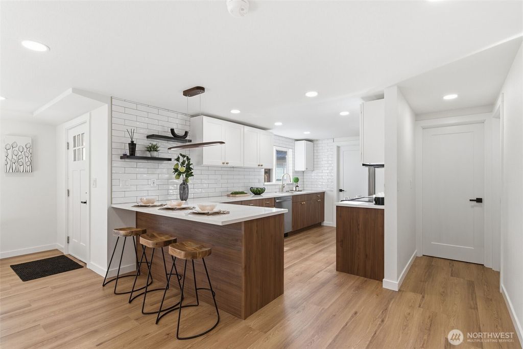 Photo of 8505 Bridgeport Way SW, Lakewood, WA 98499 (MLS # 2469898)