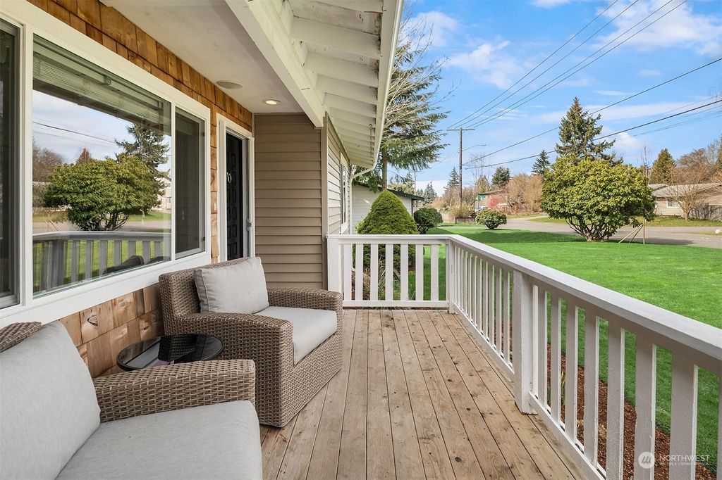 Photo of 917 S 317th Street, Federal Way, WA 98003 (MLS # 2039629)