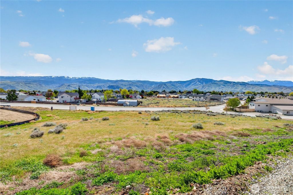 Photo of 811 Shepherd Lane, East Wenatchee, WA 98802 (MLS # 2504564)