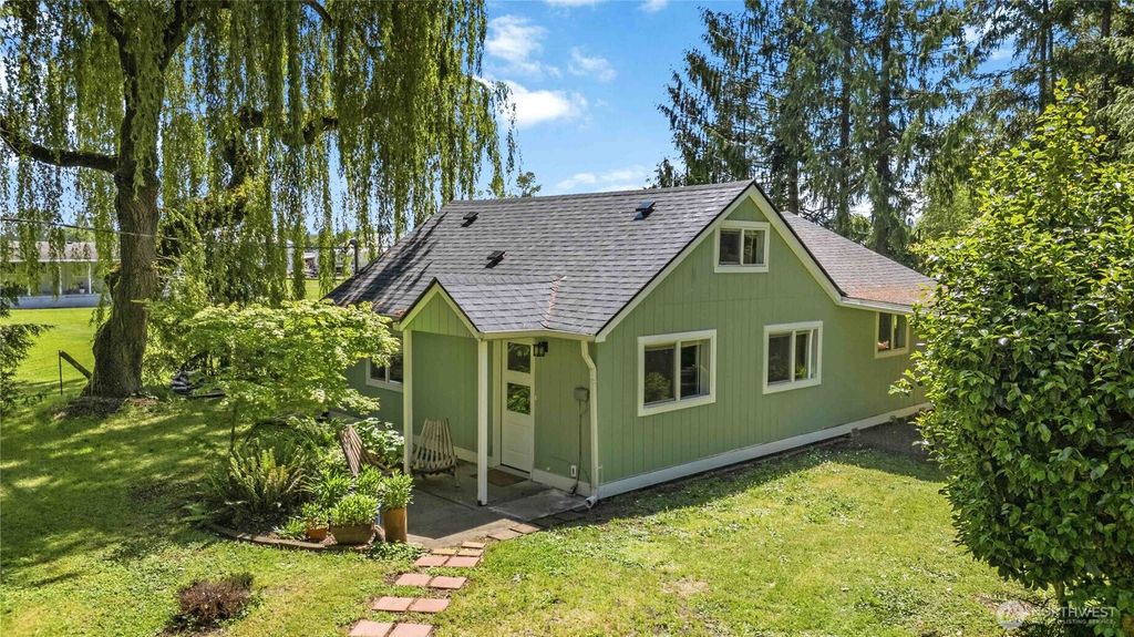 Photo of 36 E Little island Road, Cathlamet, WA 98612 (MLS # 2524305)