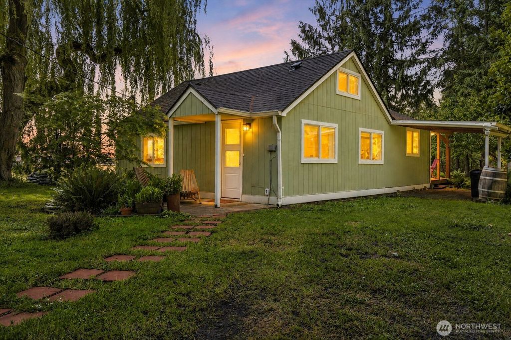 Photo of 36 E Little island Road, Cathlamet, WA 98612 (MLS # 2524305)