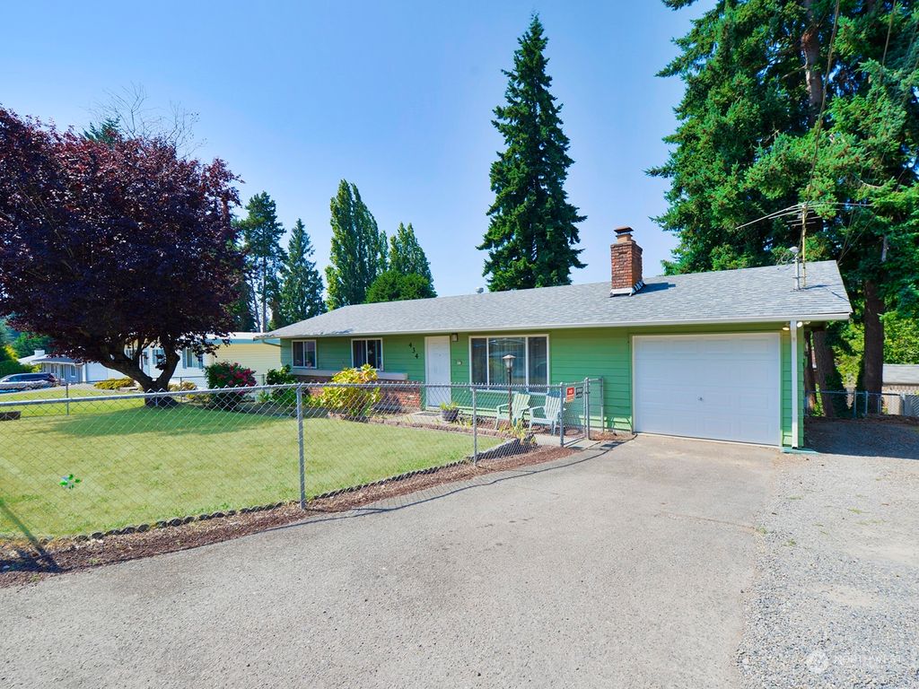 Photo of 434 S 304th Street, Federal Way, WA 98003 (MLS # 2135520)