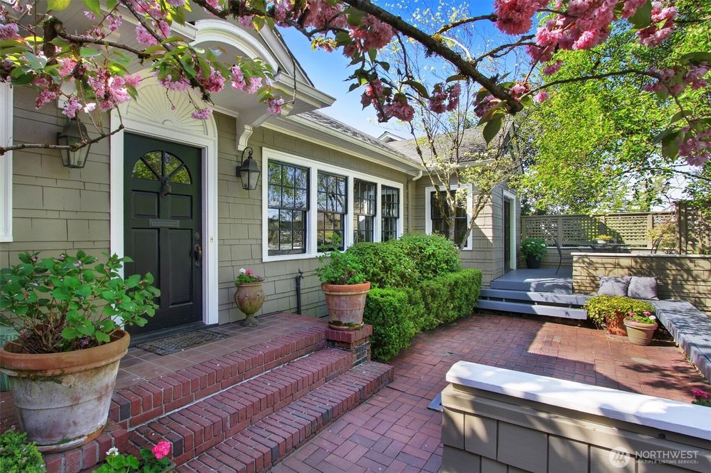 Photo of 2221 12th Avenue E, Seattle, WA 98102 (MLS # 2365759)