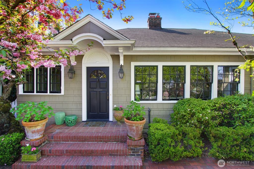 Photo of 2221 12th Avenue E, Seattle, WA 98102 (MLS # 2365759)