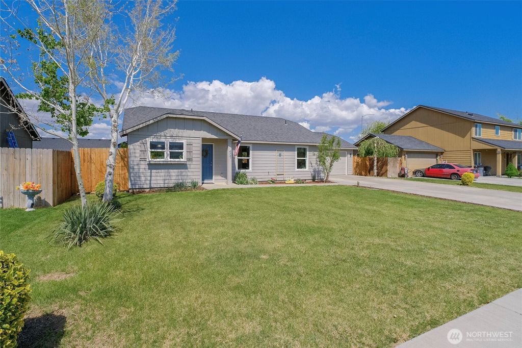 Photo of 407 S Street SW, Quincy, WA 98848 (MLS # 2505195)