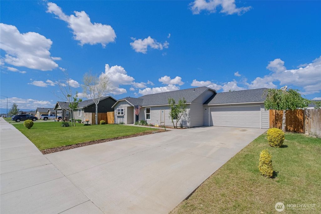Photo of 407 S Street SW, Quincy, WA 98848 (MLS # 2505195)
