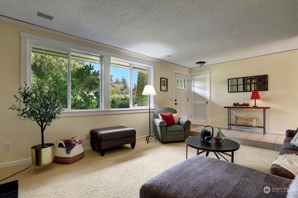 Photo of 11443 SE 87th Street, Newcastle, WA 98056 (MLS # 2154036)