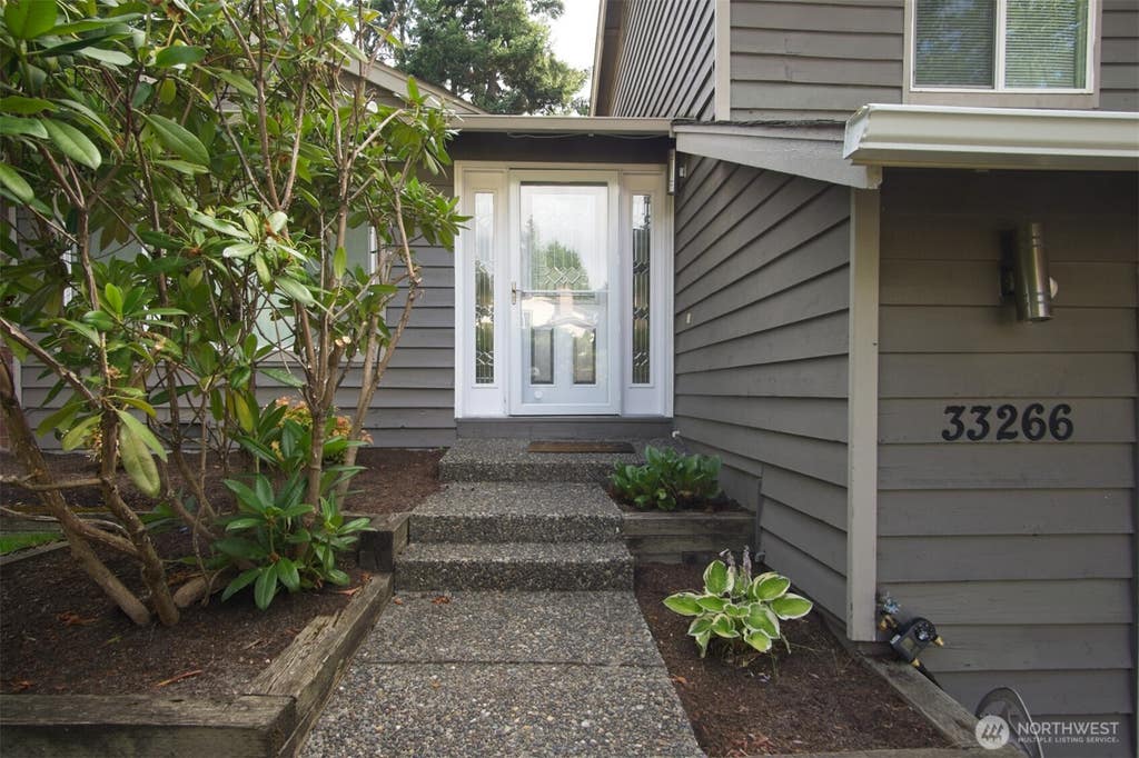 Photo of 33266 34th Avenue SW, Federal Way, WA 98023 (MLS # 2562789)