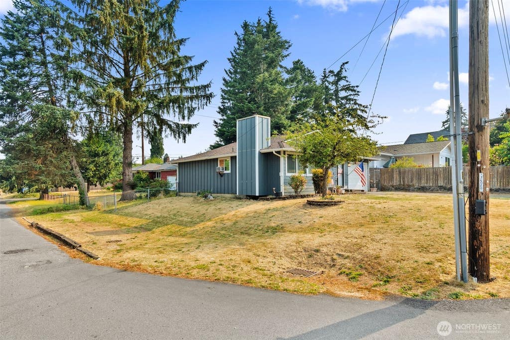 Photo of 401 E 66th Street, Tacoma, WA 98404 (MLS # 2561434)