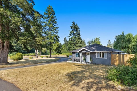 Photo of 407 91 Avenue SE, Lake Stevens, WA 98258 (MLS # 2564433)