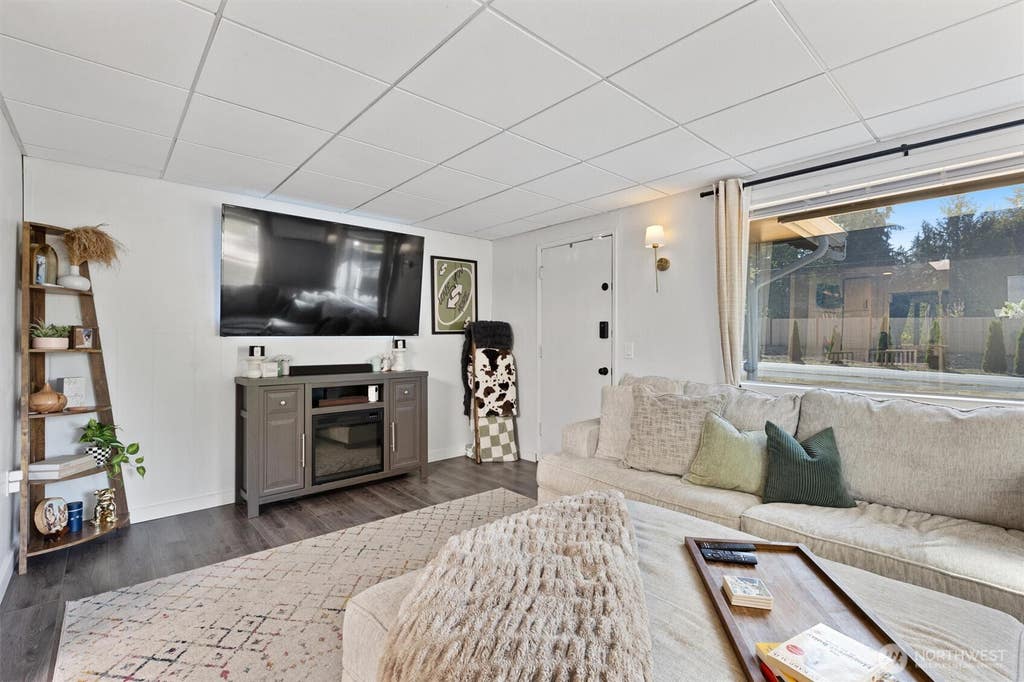 Photo of 407 91 Avenue SE, Lake Stevens, WA 98258 (MLS # 2564433)