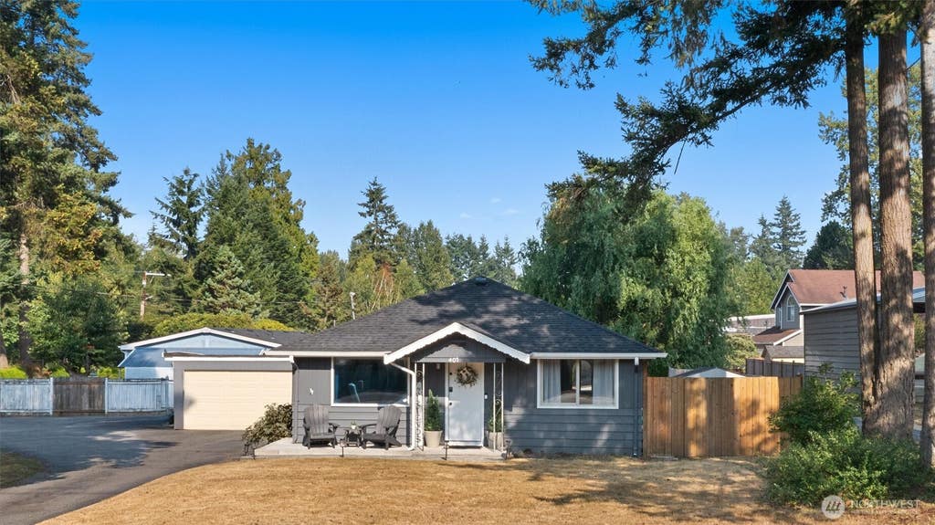 Photo of 407 91 Avenue SE, Lake Stevens, WA 98258 (MLS # 2564433)