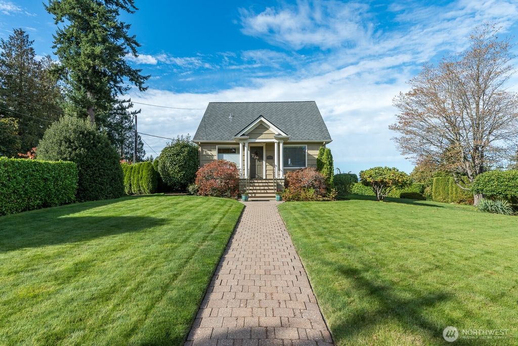 Photo of 4436 Seahurst Ave, Everett, WA 98203 (MLS # 2505163)