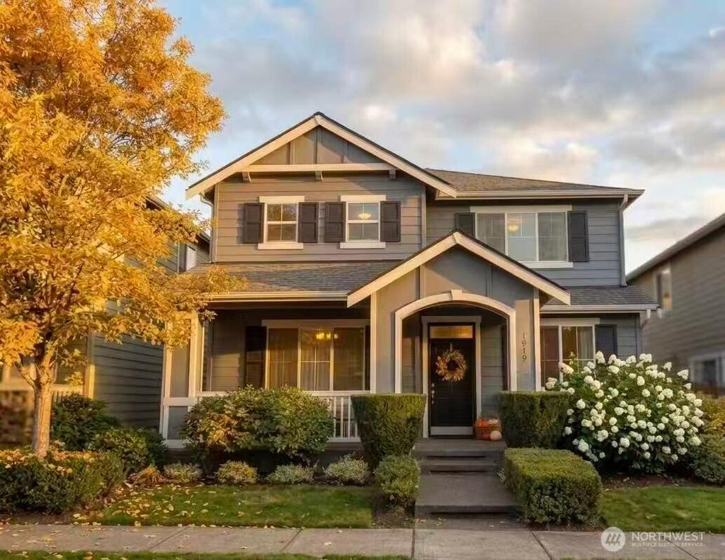 Photo of 1919 25th Avenue NE, Issaquah, WA 98029 (MLS # 2574224)