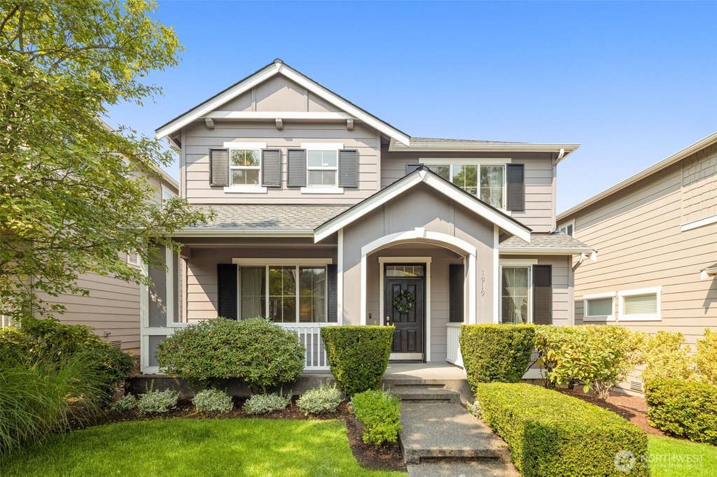Photo of 1919 25th Avenue NE, Issaquah, WA 98029 (MLS # 2574224)