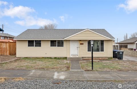 Photo of 709 S Michael Street, Moses Lake, WA 98837 (MLS # 2464668)