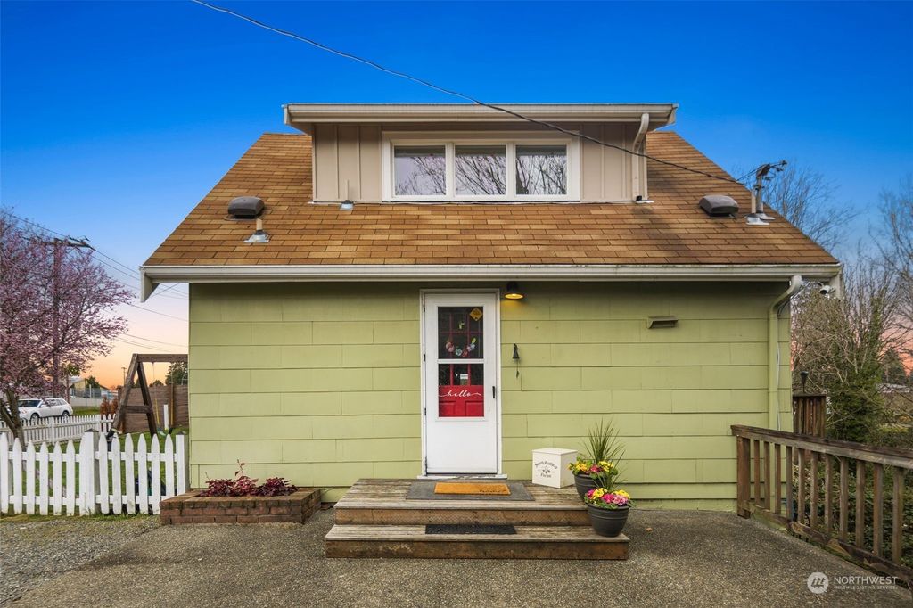 Photo of 8020 S 123rd Street, Seattle, WA 98178 (MLS # 2051540)