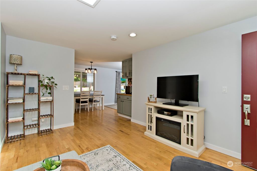 Photo of 17525 199th Place NE, Woodinville, WA 98077 (MLS # 2075104)