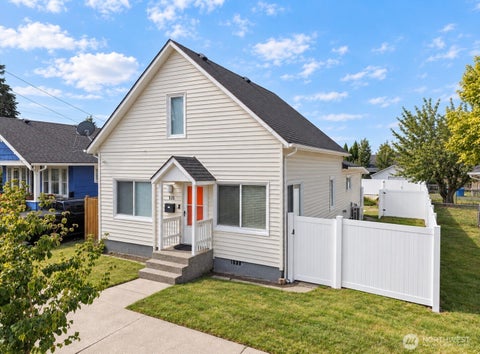 Photo of 535 Morris Avenue S, Renton, WA 98057 (MLS # 2580630)