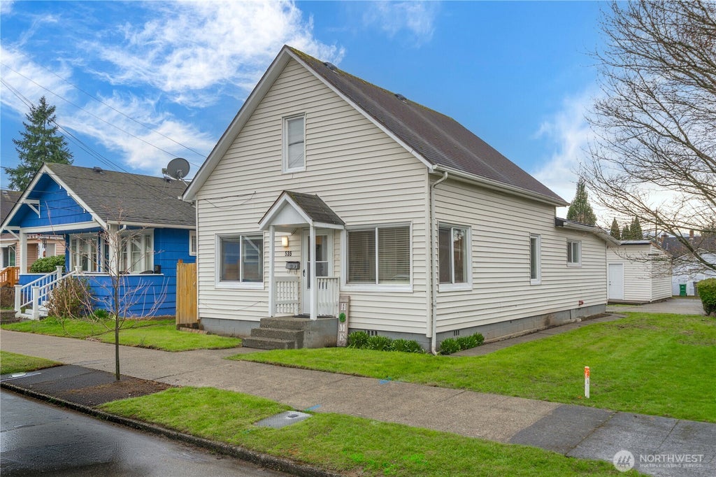 Photo of 535 Morris Avenue S, Renton, WA 98057 (MLS # 2580630)