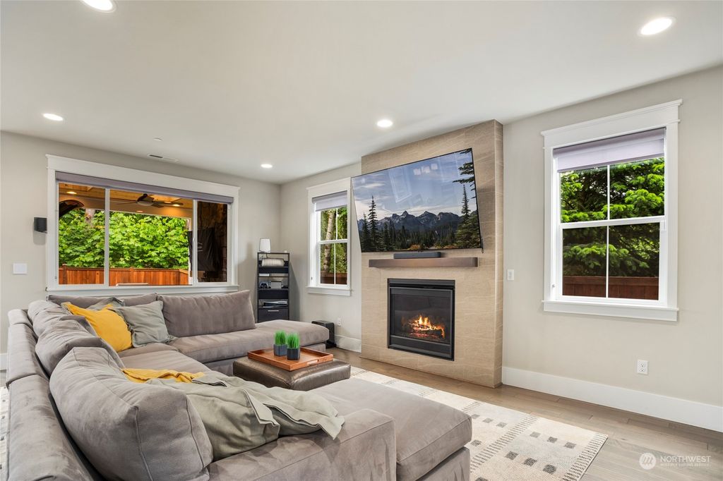 Photo of 10122 134th Place NE, Kirkland, WA 98033 (MLS # 2244601)